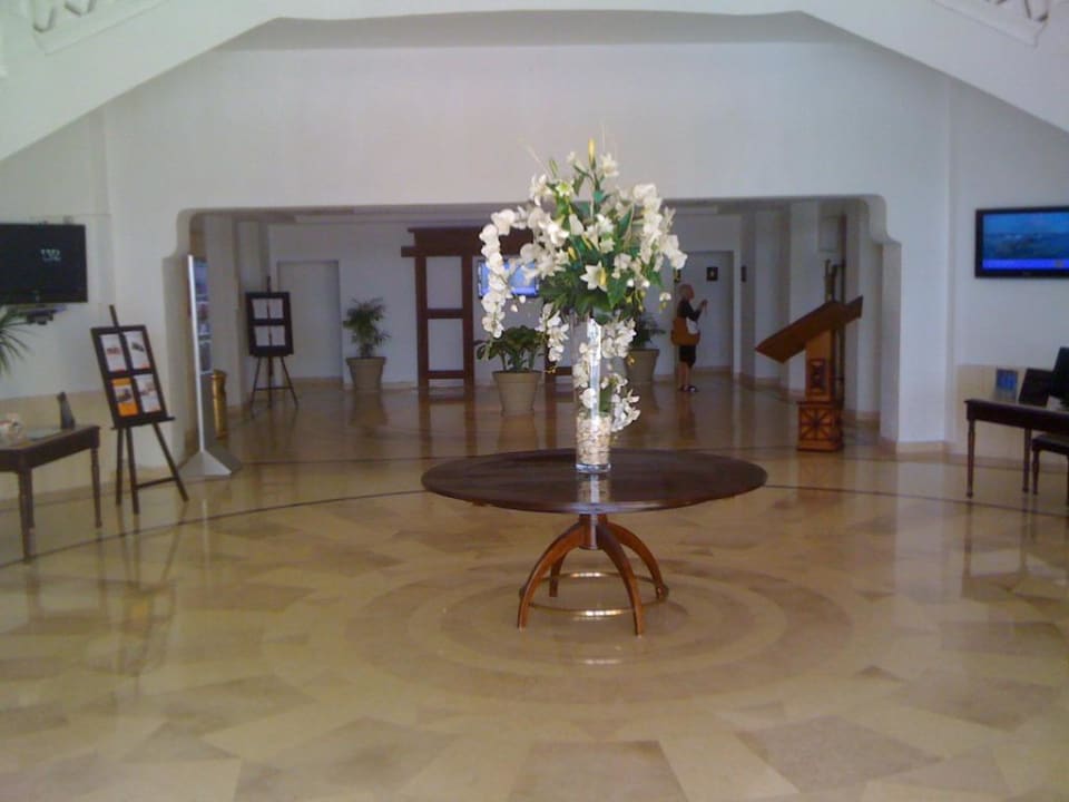 Vor dem Restaurant Steigenberger ALDAU Beach Hotel