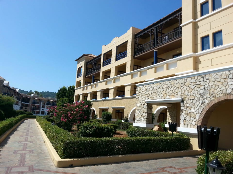 Hotel główny widok odo strony lądu Aldemar Olympian Village