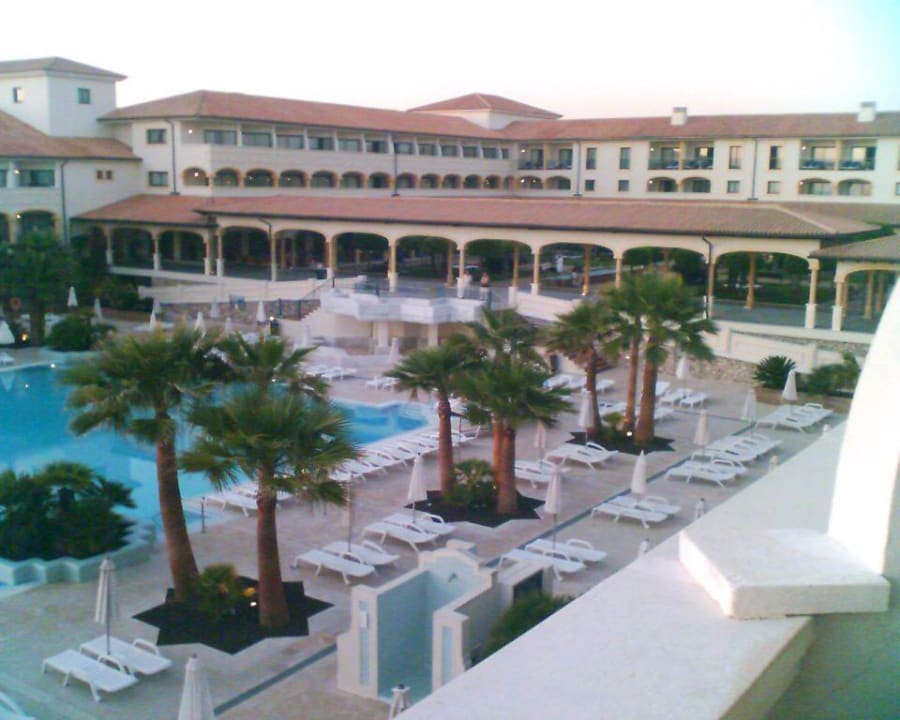 Blick aus dem Hotelzimmer auf Pool und Innenhof Iberostar Selection Andalucía Playa