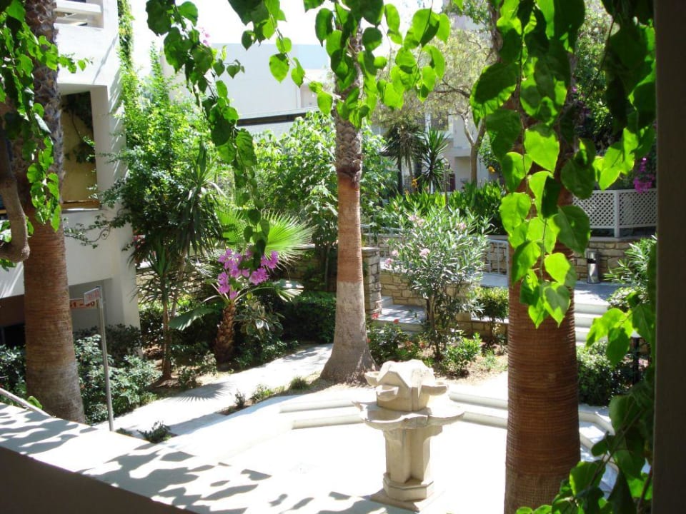 Garten mit Brunnen Pearl Beach