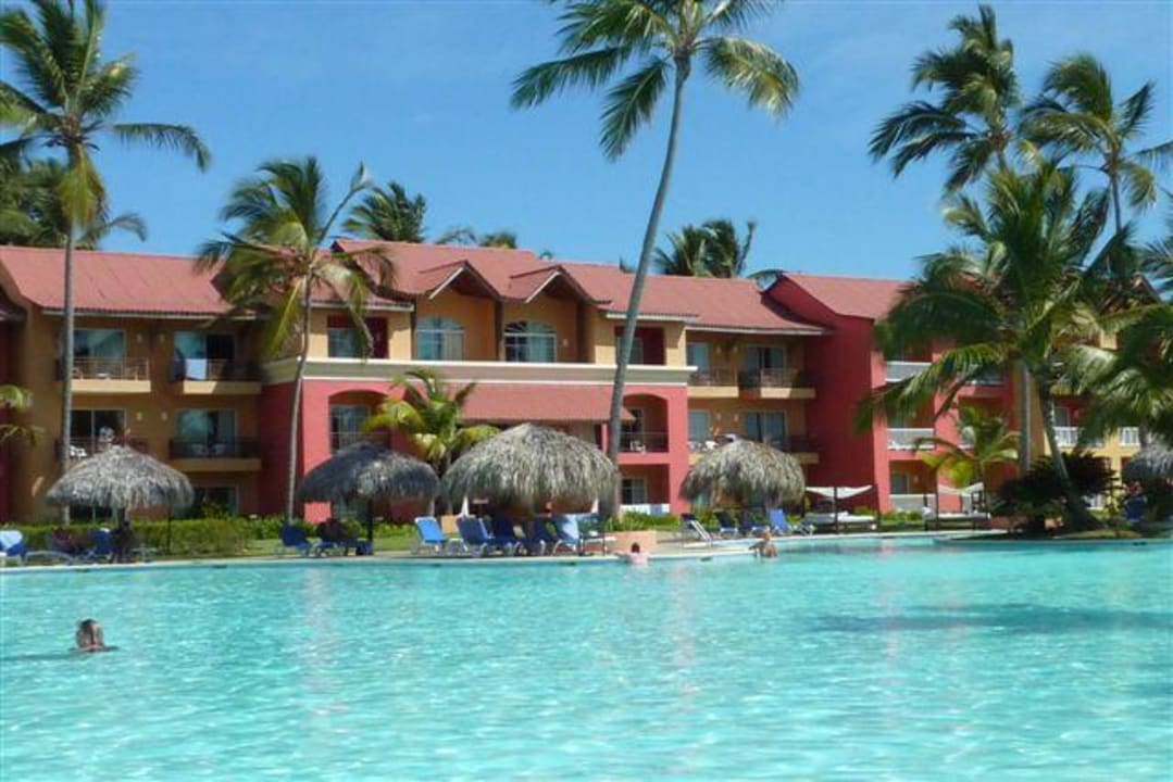 Außenansicht mit Pool Punta Cana Princess All Suites Resort & Spa