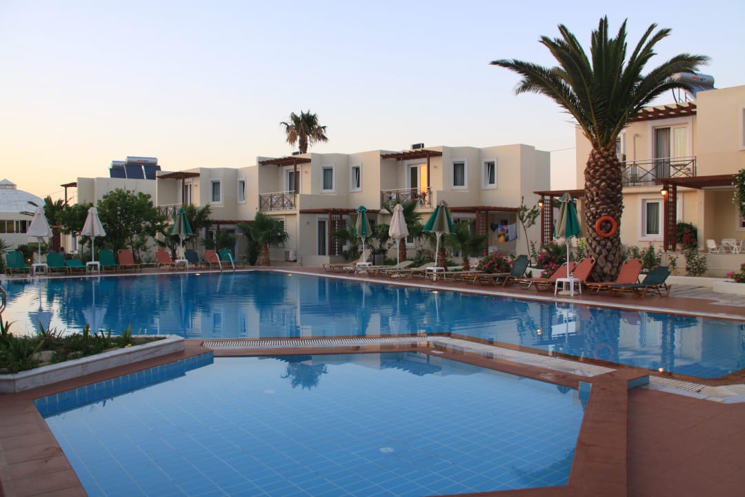 Бассейн у номеров HARPIN Georgioupolis Resort Aquapark & SPA