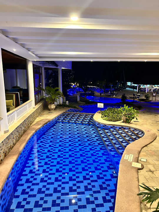 Lobby Travellers Beach Hotel & Club