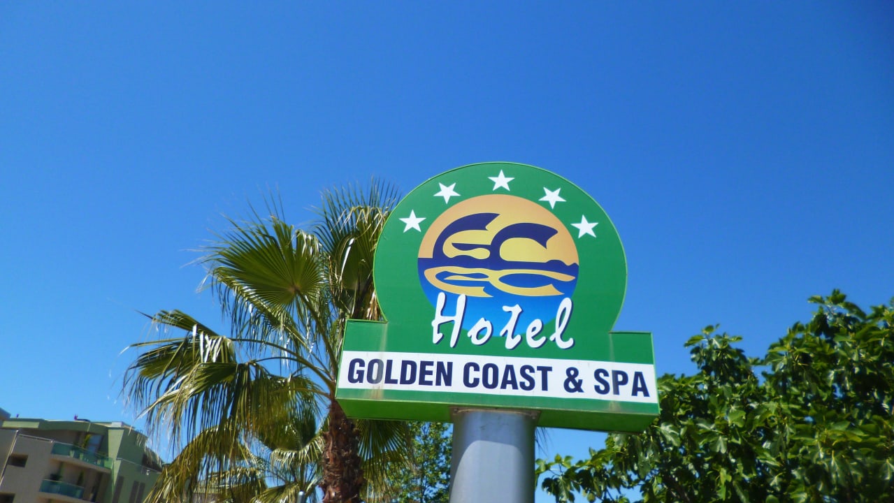 Eingang/Fahrt zur Anlage VONRESORT Golden Coast