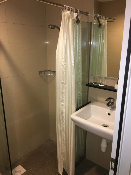 Bad ibis Styles Singapore Albert