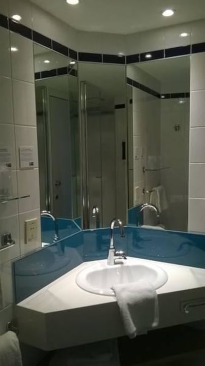 Bad Holiday Inn Express Frankfurt - Airport