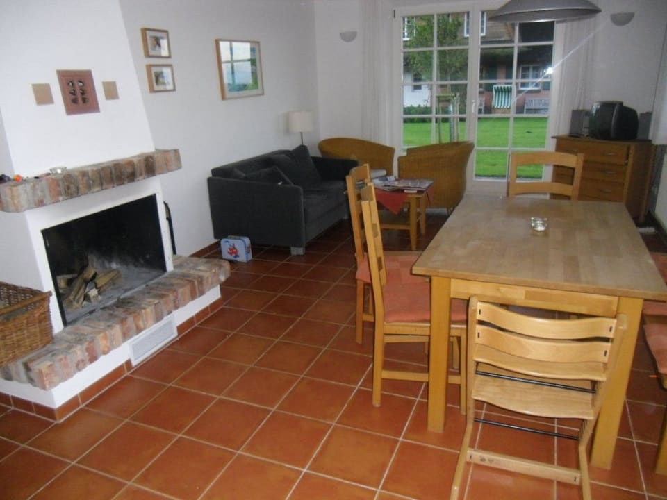 Wohnzimmer mit Kamin Rügen-Ferienhof