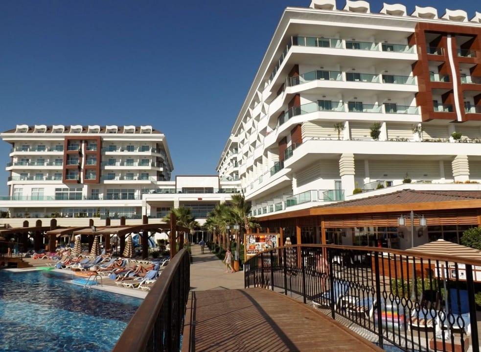 Hotel vom Pool aus gesehen Adalya Ocean Deluxe