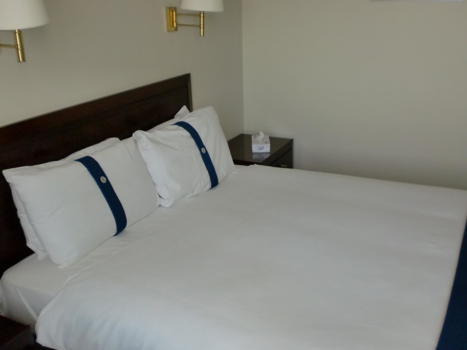 Das schöne große Bett Hotel Holiday Inn Glasgow Airport