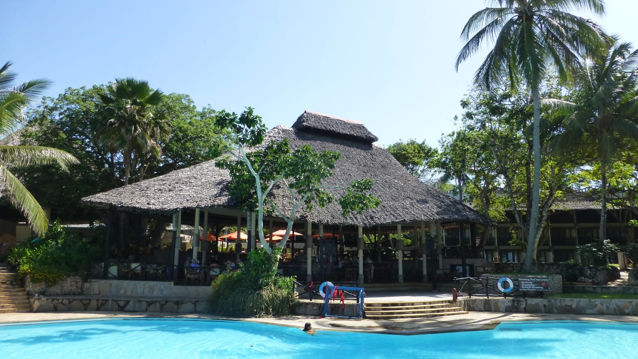 Baobab Pool mit Blick zur Bar Baobab Beach Resort & Spa