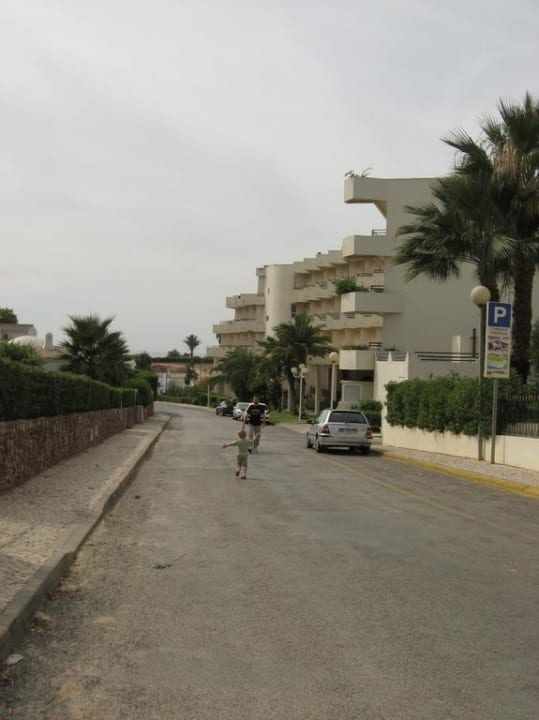 Ulica przed hotelem  Hotel Vila Galé Náutico