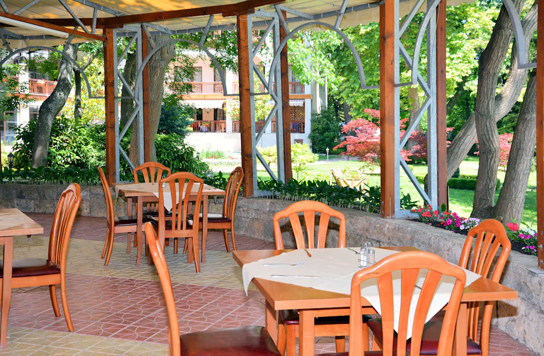 Gastro Hotel Estreya Palace & Residence