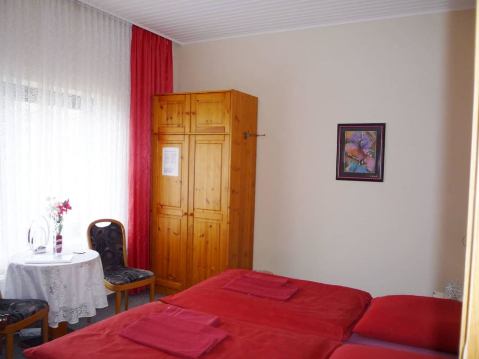 Ebenerdiges Doppelzimmer mit Blick zum Garten Pension Pamina
