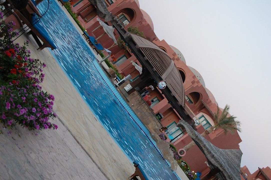 Basen z barem Swisstouch Oriental Resort Marsa Alam