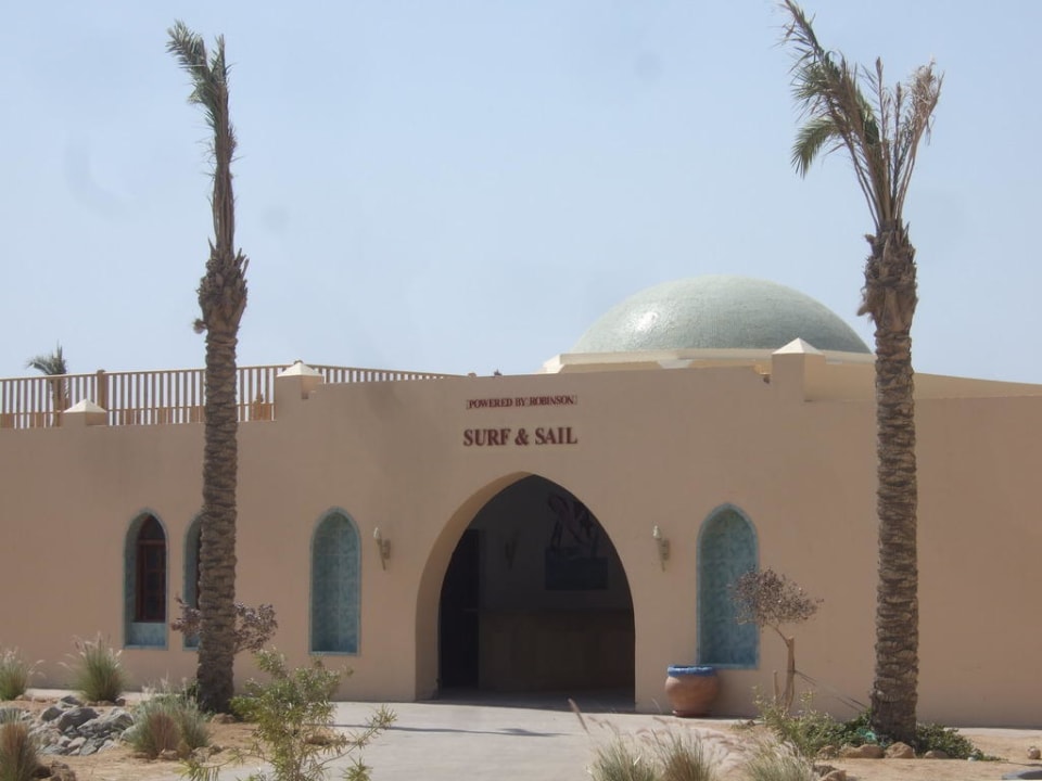 Eingang Surfstation ROBINSON SOMA BAY