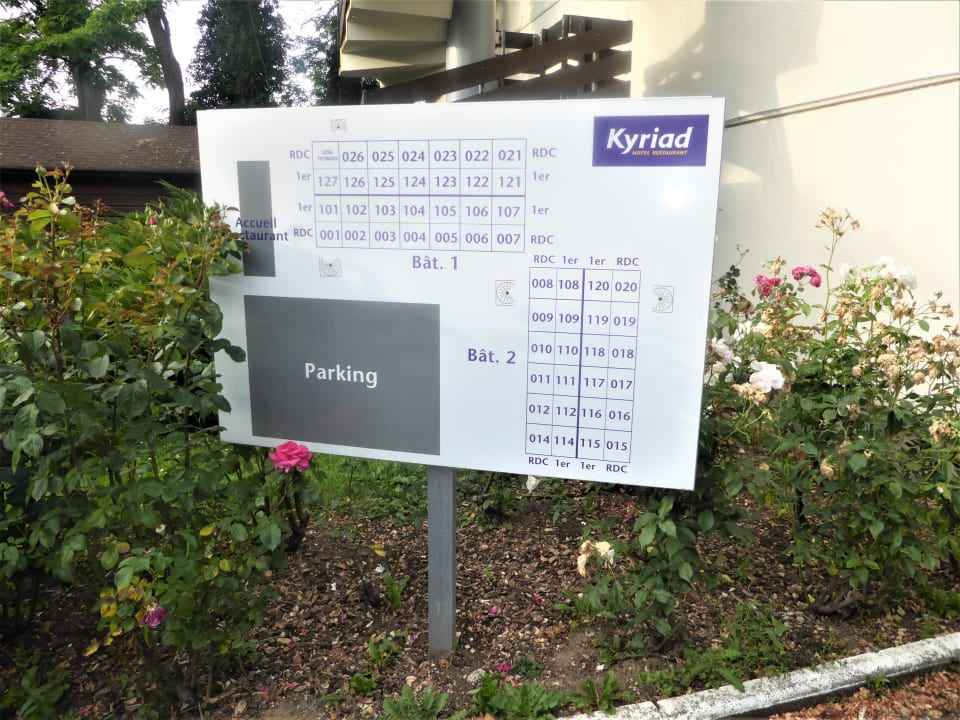 Außenansicht Hotel Kyriad Chantilly