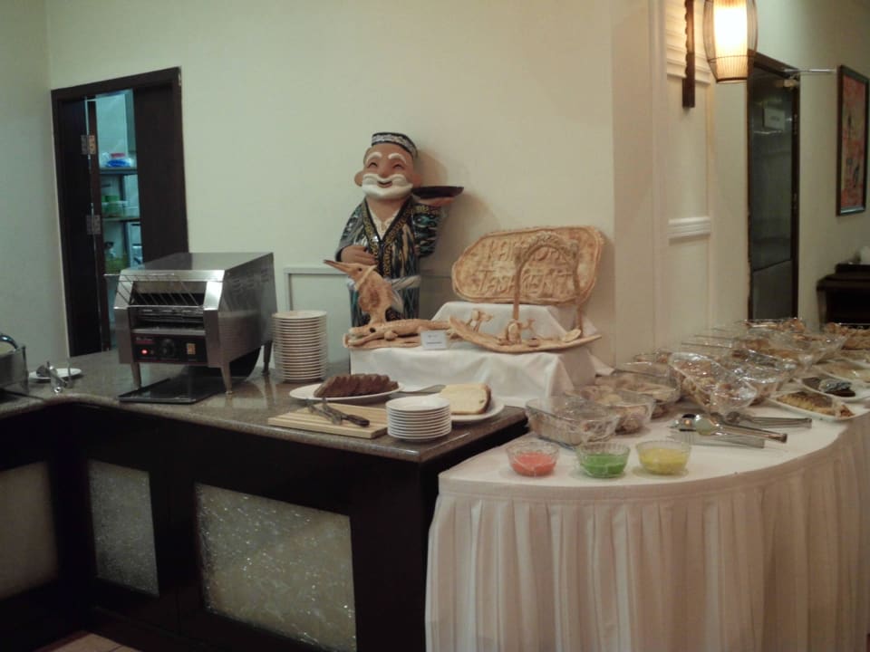 Frühstücksbüffet RAMADA Hotel Tashkent