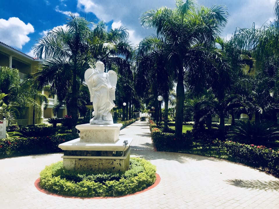 Weg zum Strand Bahia Principe Luxury Bouganville