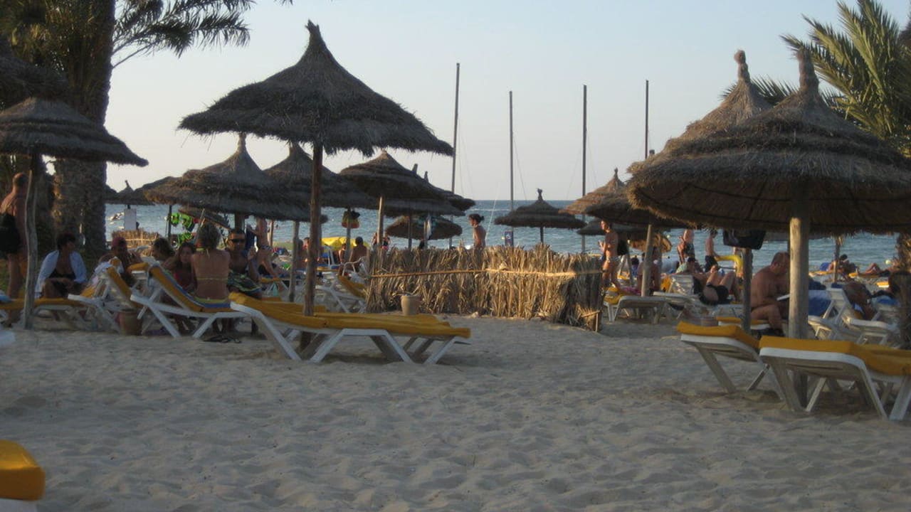 Hotelstrand am Abend bei untergehender Sonne Hotel Eden Star