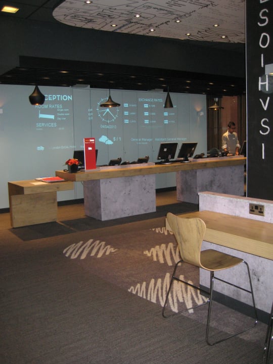 Rezeption & Lobby ibis Hotel London Docklands - Excel