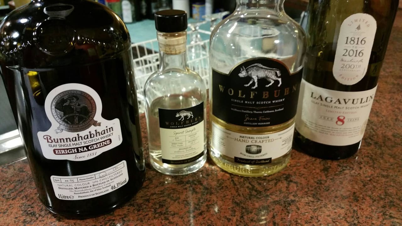 Es gibt eine große Whiskyauswahl Hotel Warndtperle