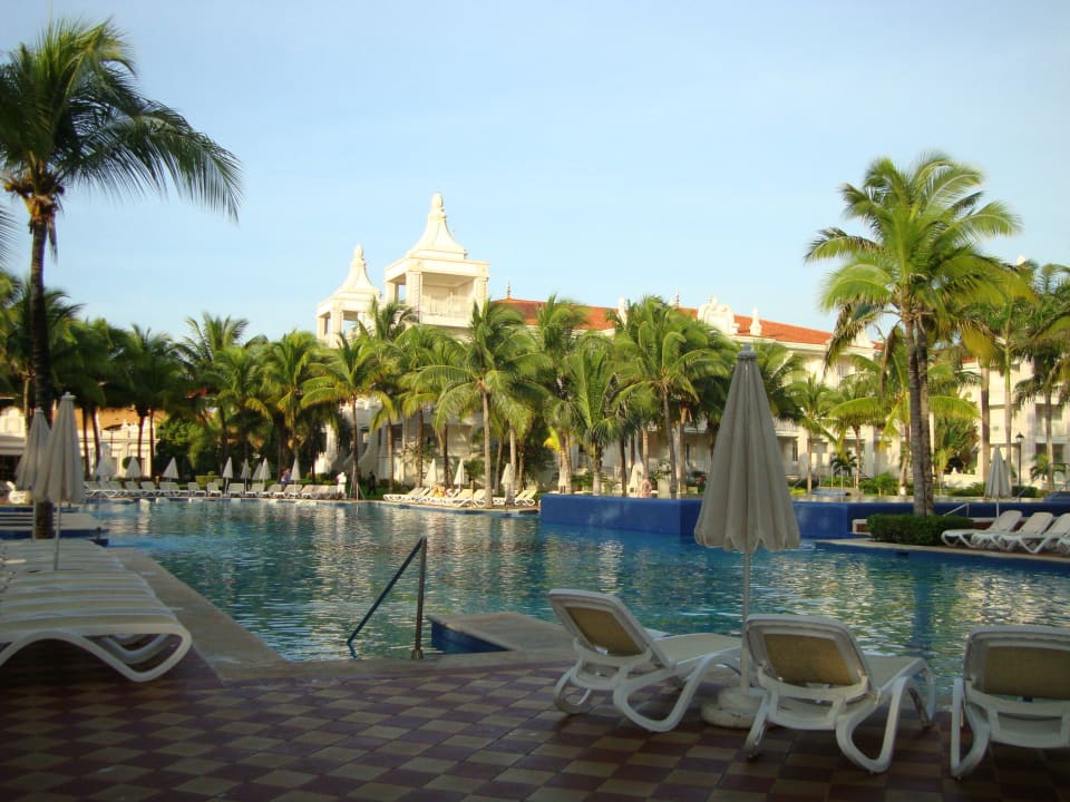 Poolanlage am frühen Morgen Hotel Riu Palace Riviera Maya