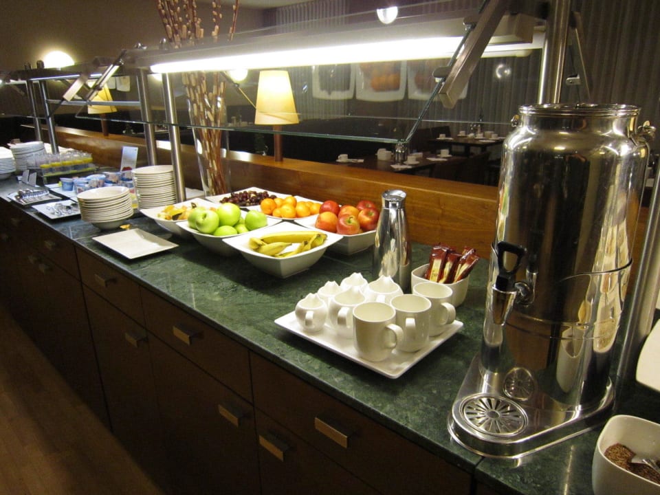 Milch Kakao und Obst NH Köln Altstadt