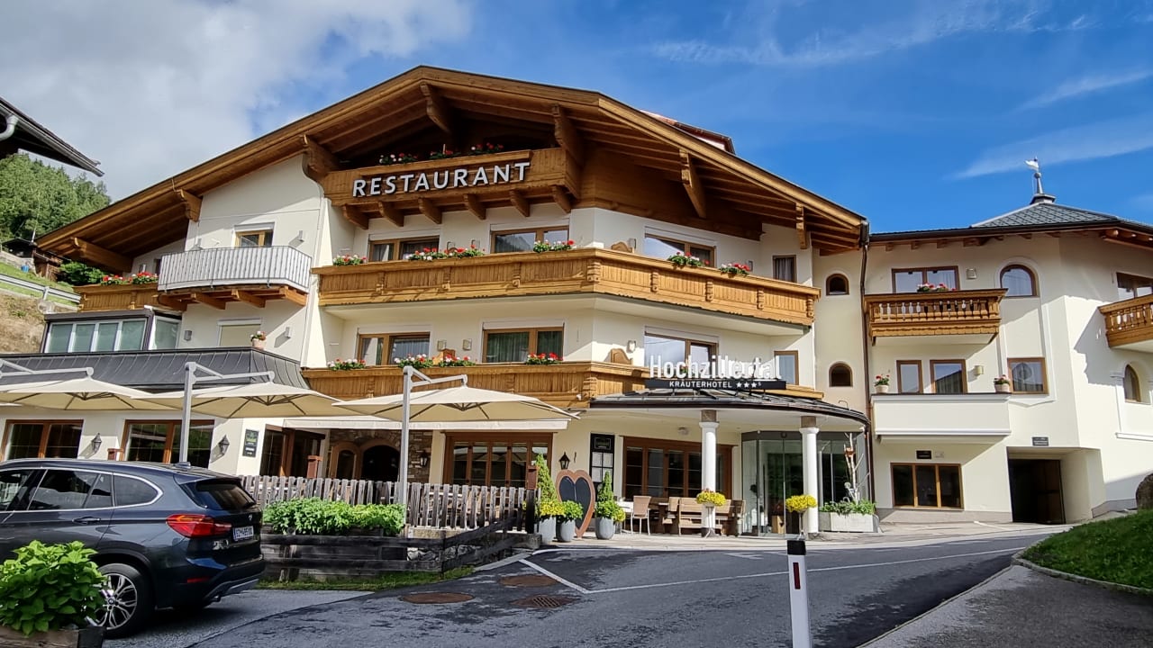 Außenansicht Kräuterhotel Hochzillertal