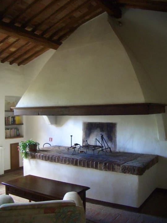 Aufenthaltsraum mit Kamin Hotel Borgo Gallinaio
