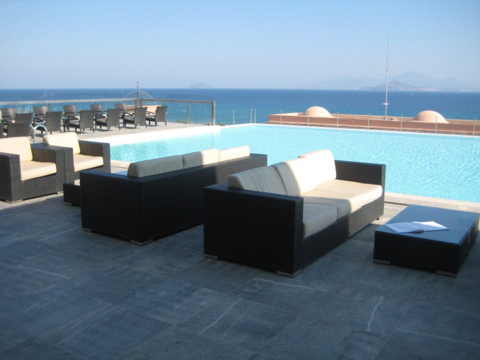 Pool im Freibereich der Bar Atlantica Belvedere Resort