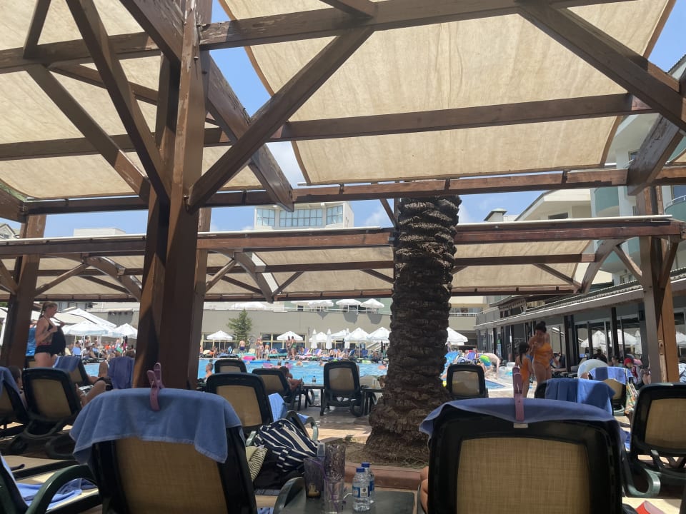 Pool Side Breeze Hotel