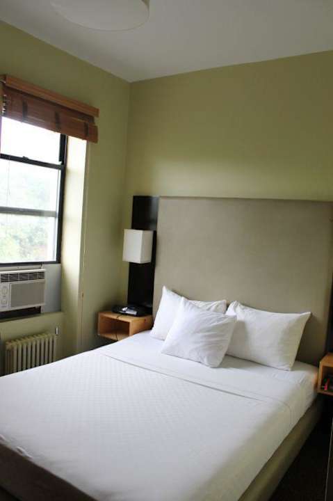 Das Zimmer Park West Hotel