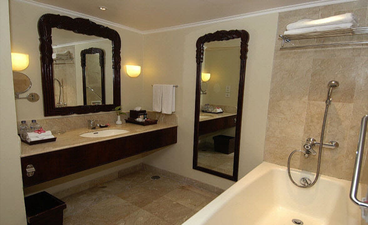 Badezimmer ohne Duschkabine Hotel Sheraton Senggigi Lombok Beach Resort