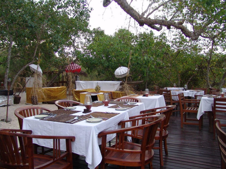 Abendessen am Strand NusaBay Menjangan