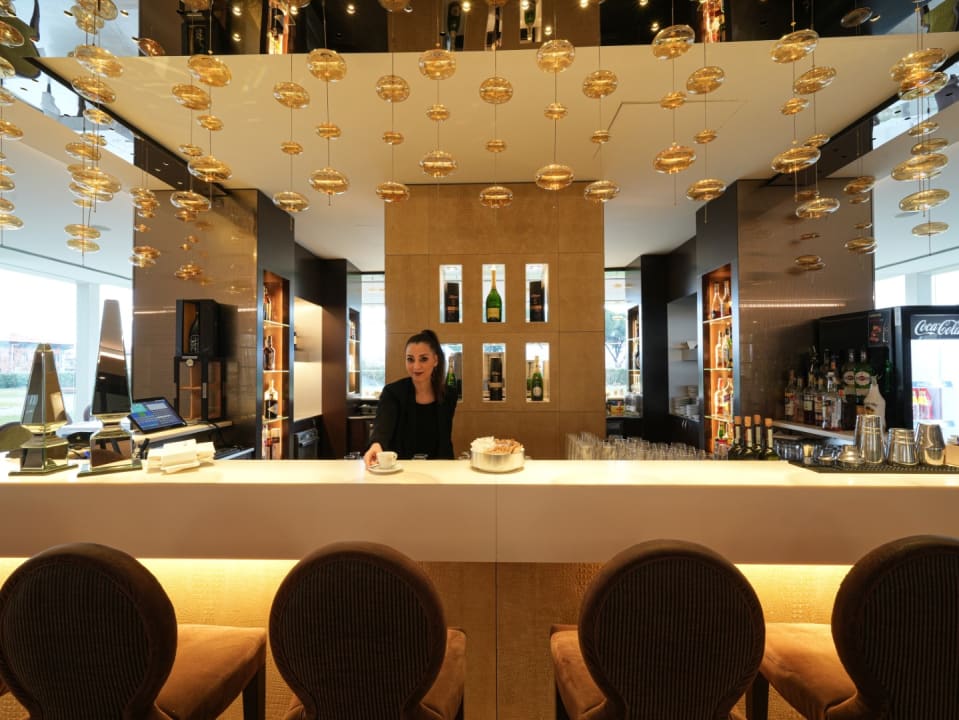 Gastro Pisa Tower Plaza