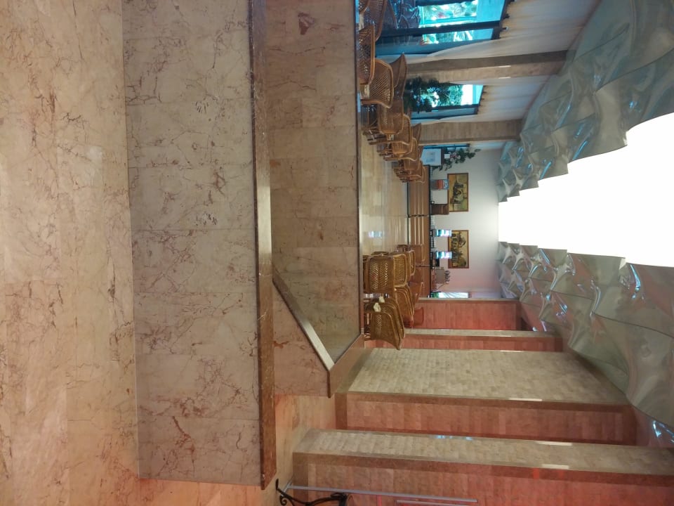 Zu der Lobbybar Hotel Grand Efe