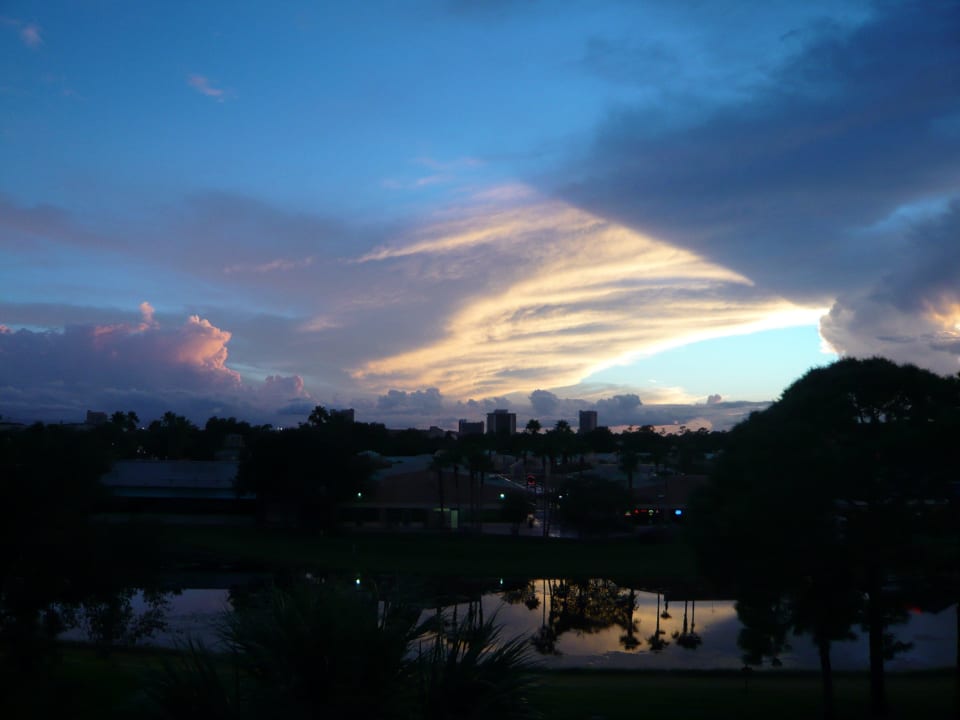 Sonnenuntergang am Clarion Inn Hotel Clarion Inn Lake Buena Vista