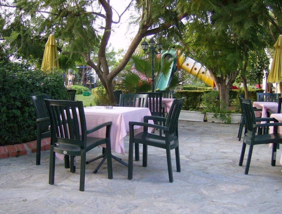 Sehr schöner, gepflegter Garten Side Bay Hotel