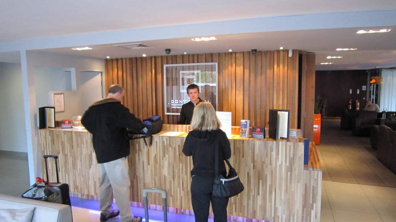 Rezeption  Hotel The Continental