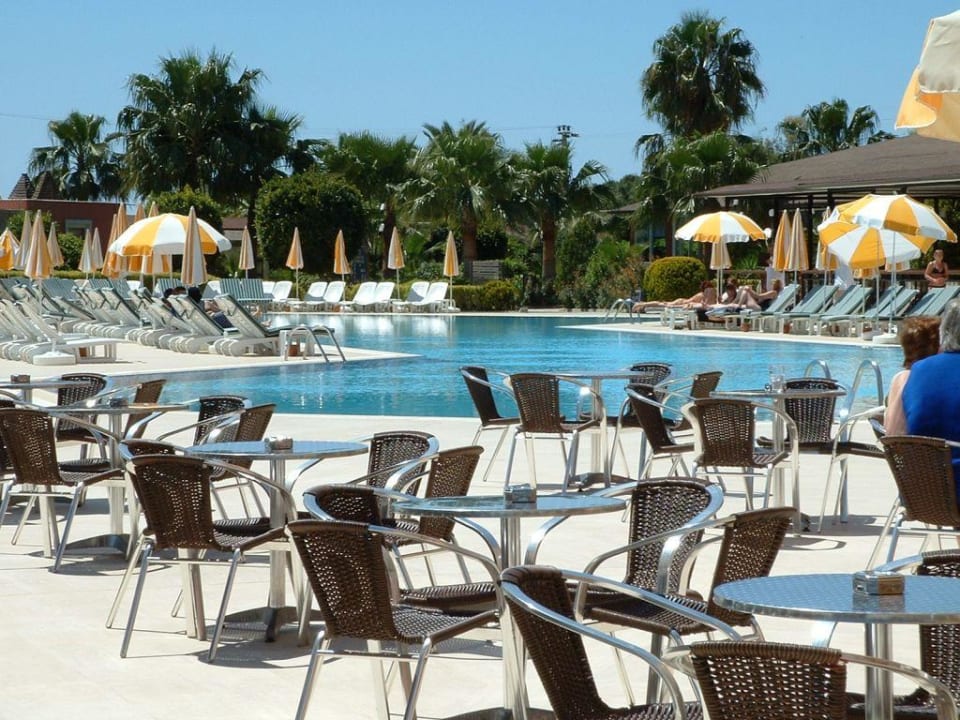 Großer Pool aber nicht ganz drauf Hotel Royal Garden Beach