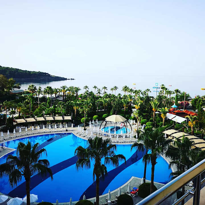 Pool plus Meerblick Saphir Resort & Spa