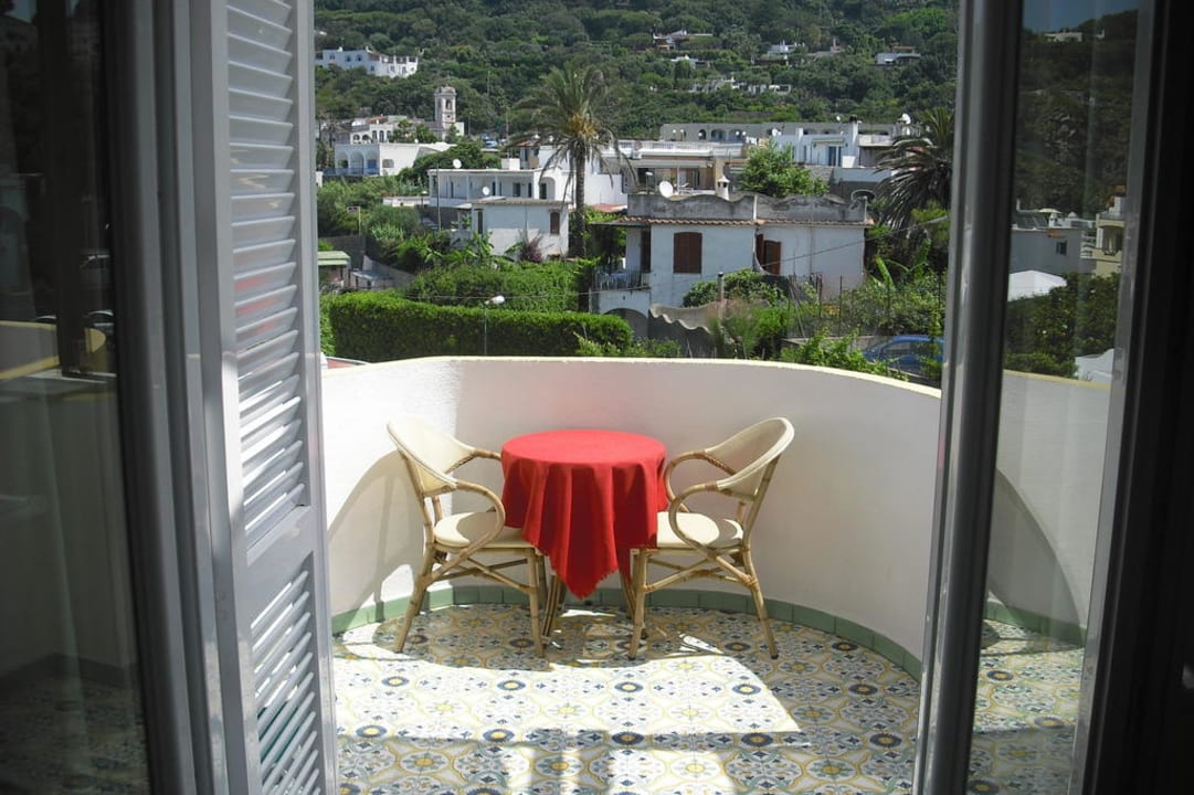 Blick auf den Balkon Hotel Tritone Terme & Spa