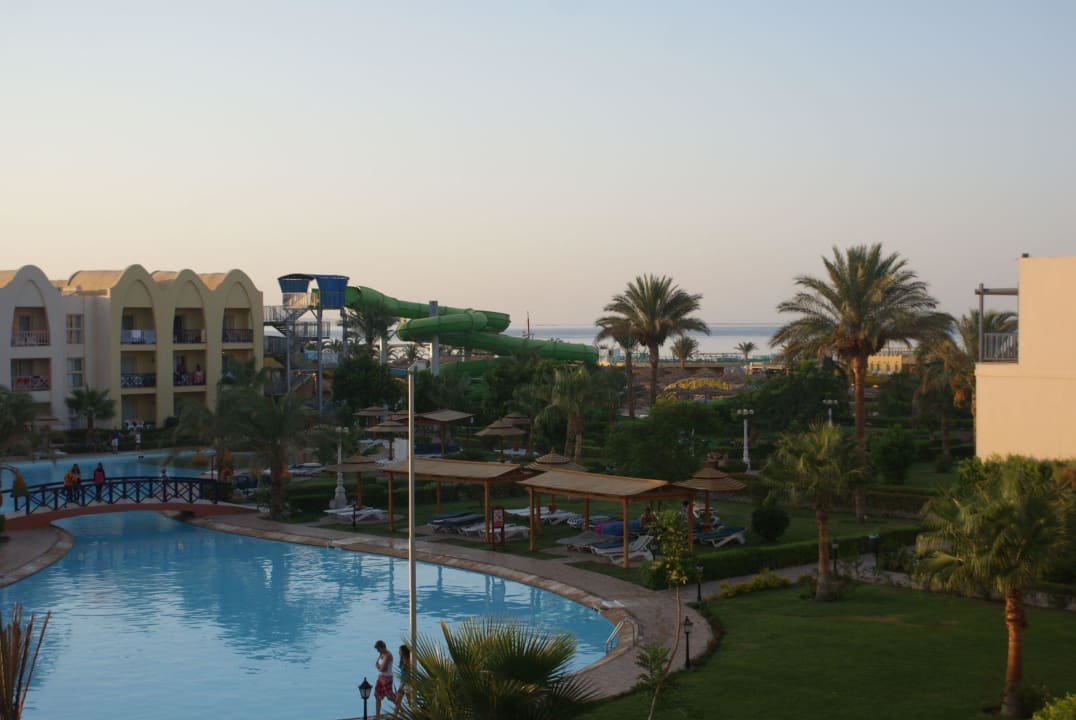 Widok z balkonu Titanic Beach Spa & Aqua Park