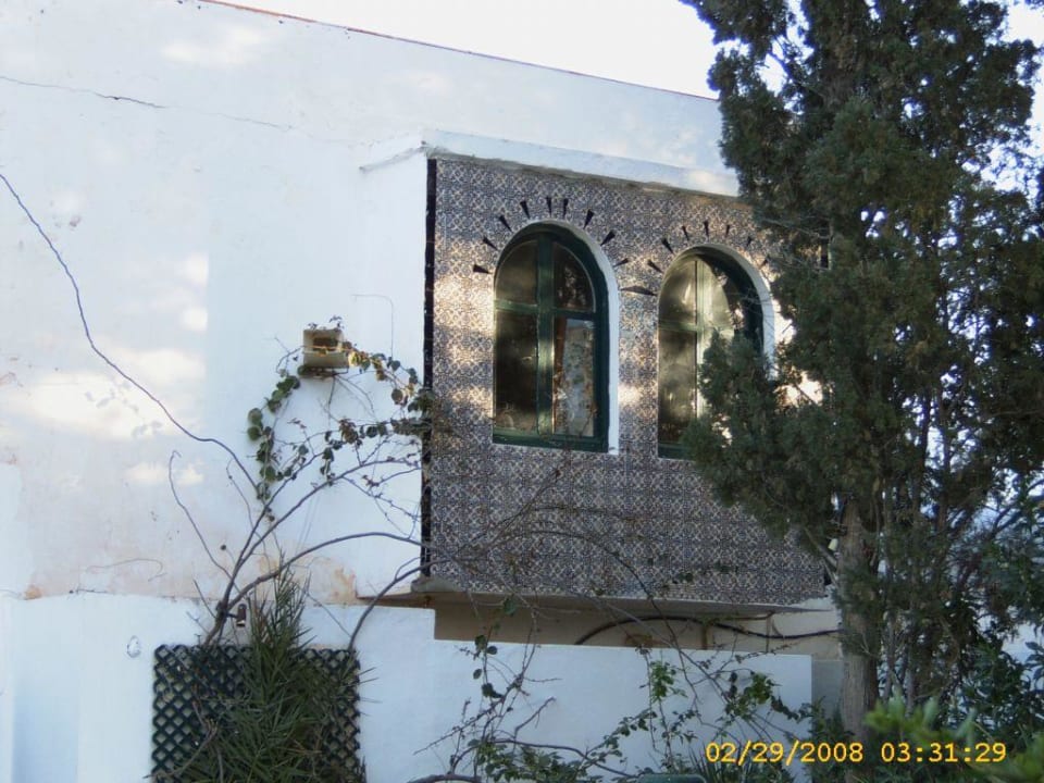 Die Fenster des maurischen Cafes Hotel Sangho Club Zarzis