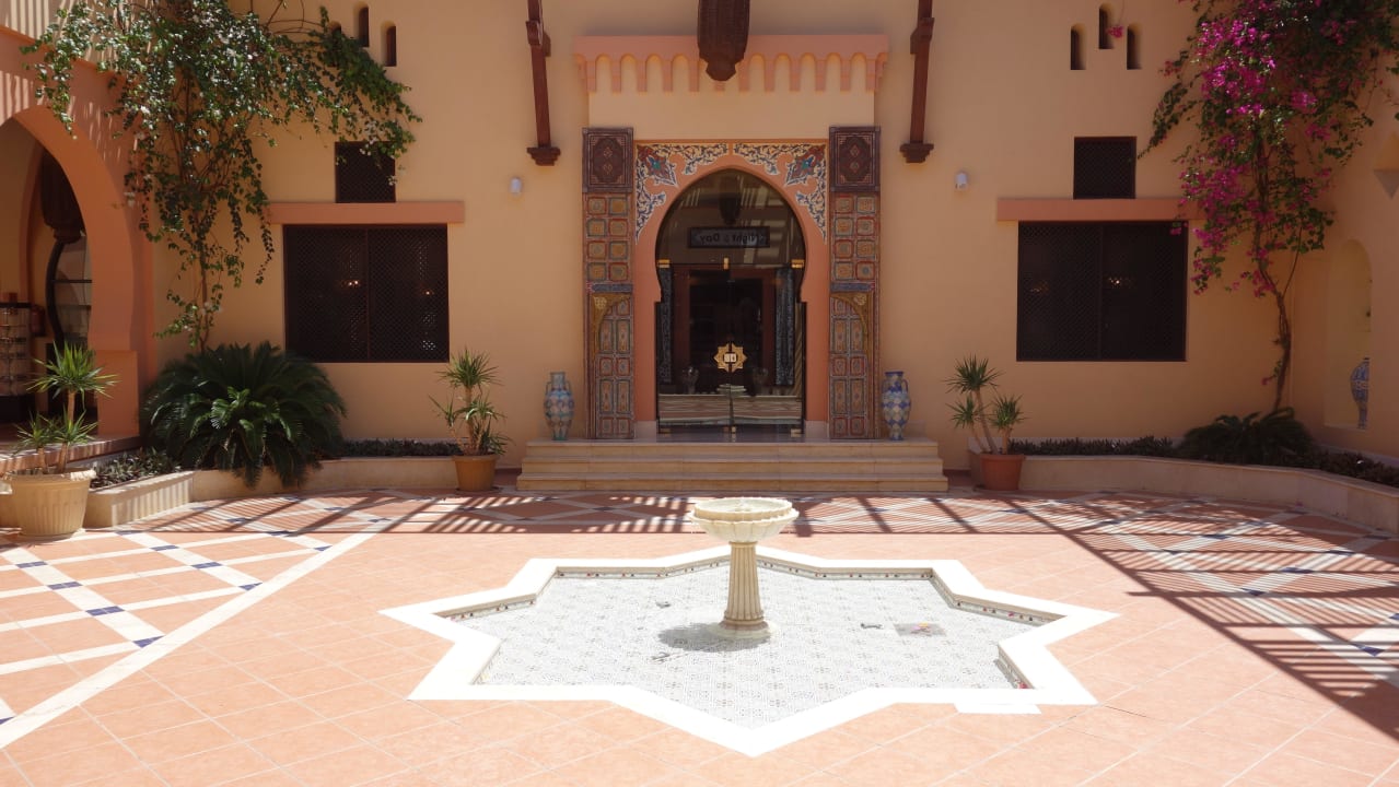 Eingang zur Lobby Steigenberger Coraya Beach - Adults only