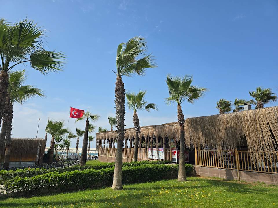 Strand Mary Hotel Side