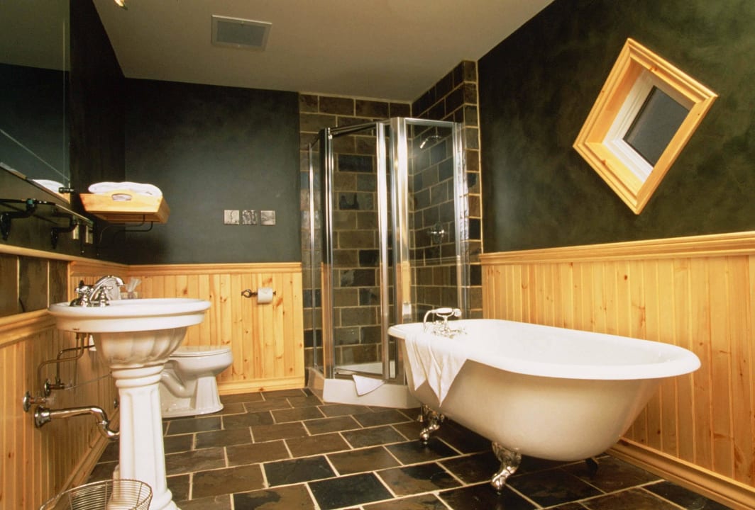 Buffalo Mountain Lodge - Premier Bath - Banff AB Hotel Buffalo Mountain Lodge