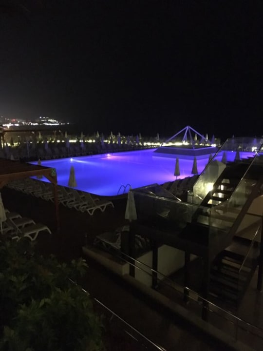 Pool Iberostar Waves Bouganville Playa