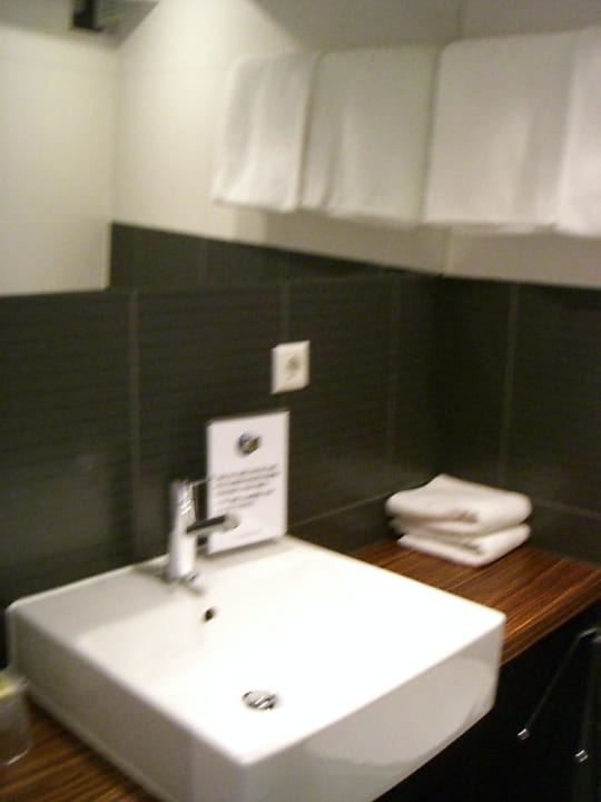 Zimmer 571, Bad The Times Hotel