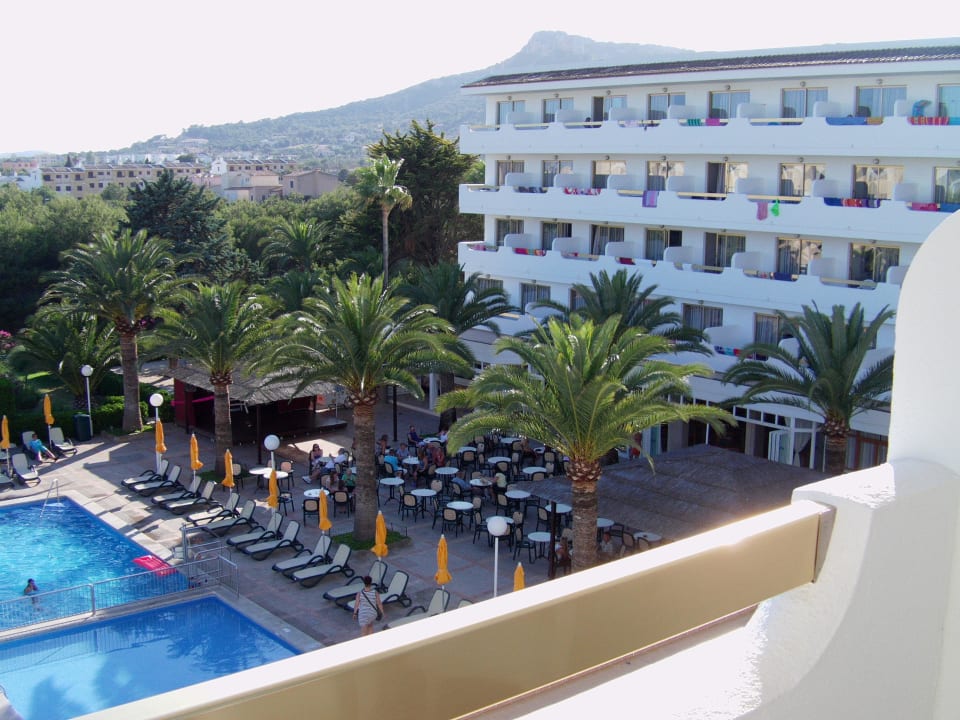 Z balkonu na dziedziniec Millor Sol